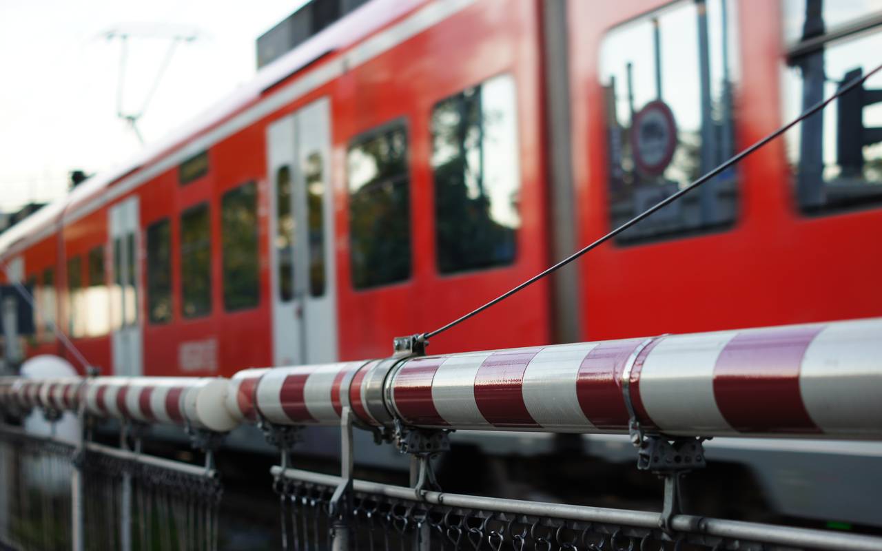 Zug, Bahnübergang, DB Regio