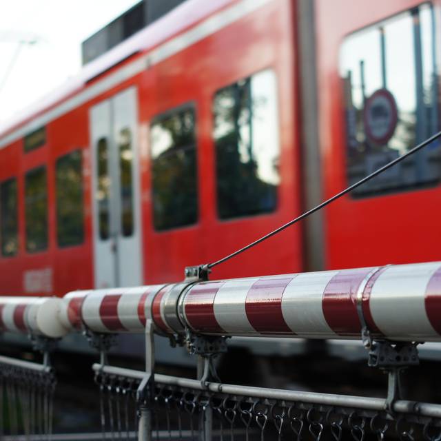 Zug, Bahnübergang, DB Regio