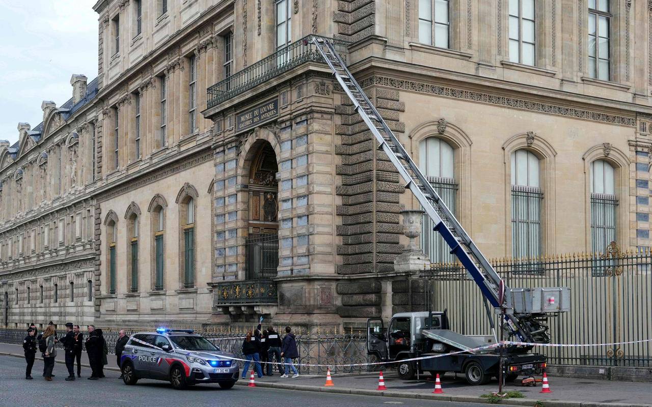 Raubüberfall auf Louvre in Paris