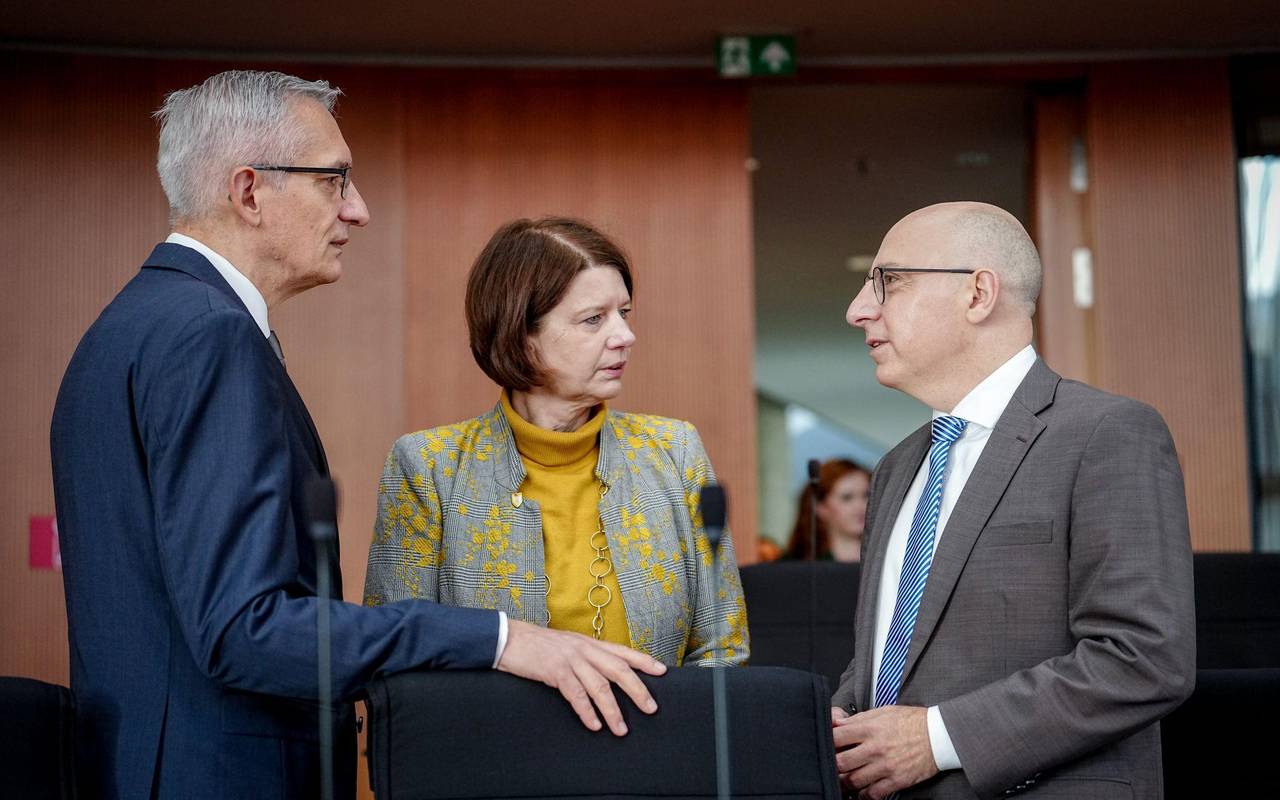 Öffentliche Anhörung der Präsidenten der Nachrichtendienste