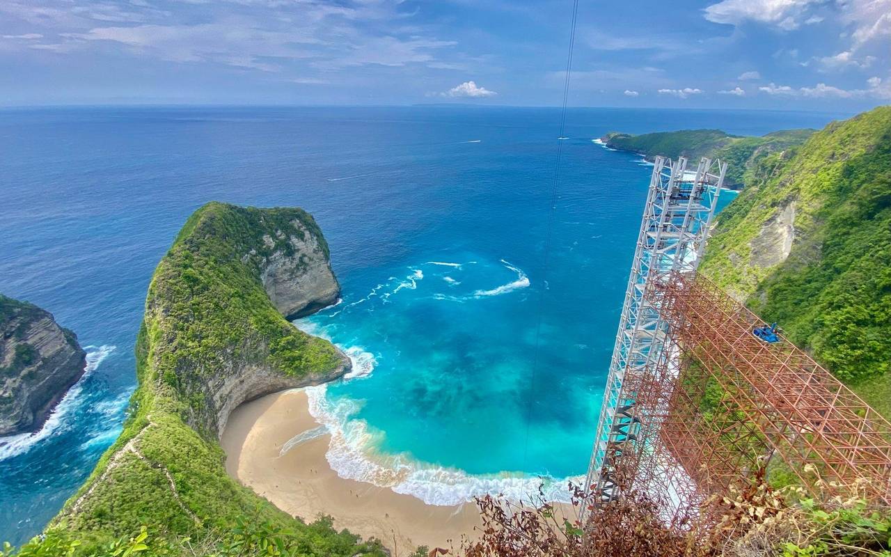 Bau von Aufzug an Traumstrand auf Bali gestoppt