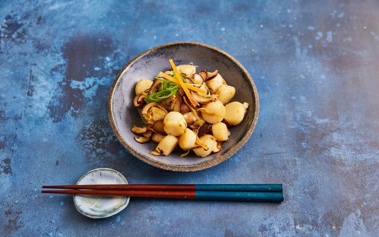 Jakobsmuscheln und Shiitake-Pilze