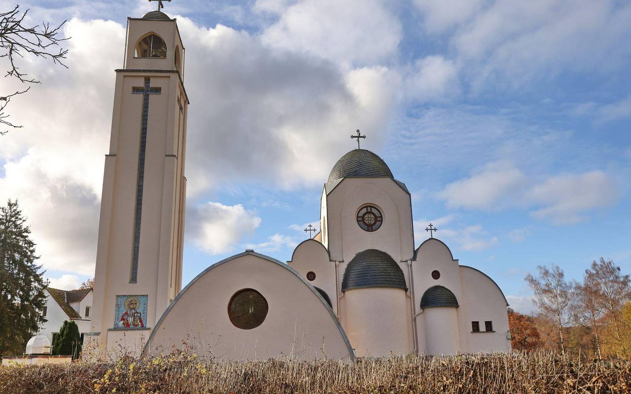 Baby vor Kloster im hessischen Waldsolms gefunden
