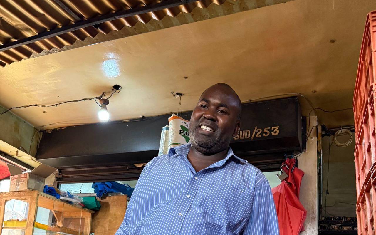 Slum Kibera - Bäcker Greyson Nyenze in seiner Backstube