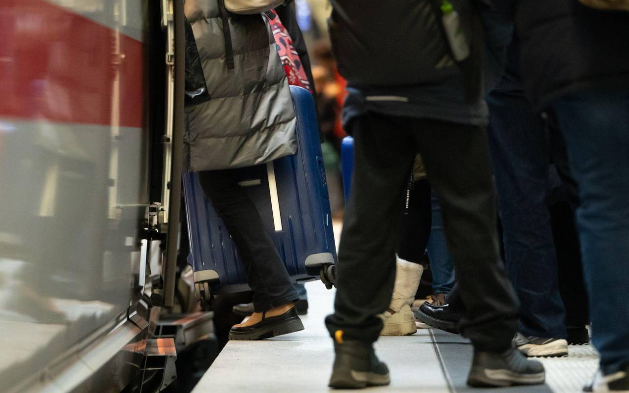 Reiseverkehr zu Beginn der Weihnachtsferien in Berlin