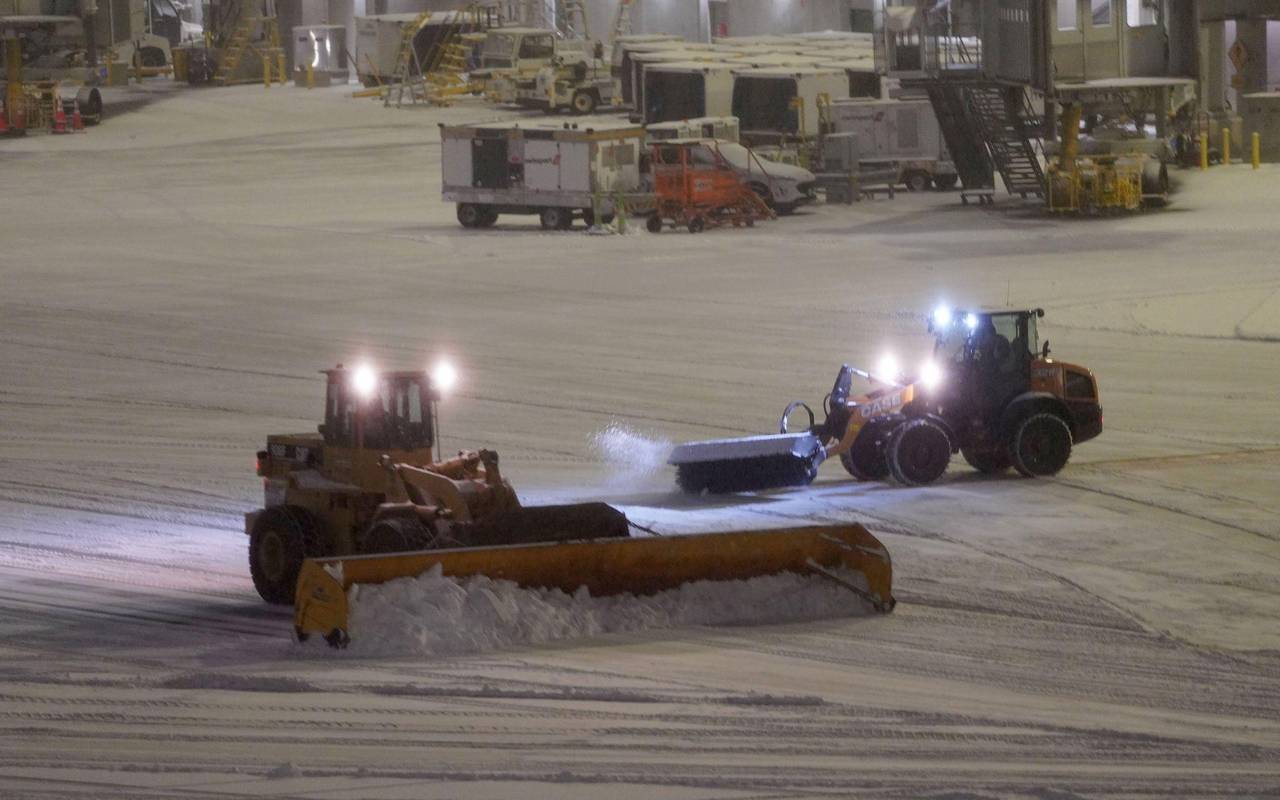 Wintersturm im Nordosten der USA - Flughafen New York