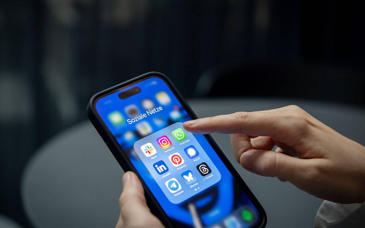 Verschiedene Social-Media Apps auf einem Smartphone