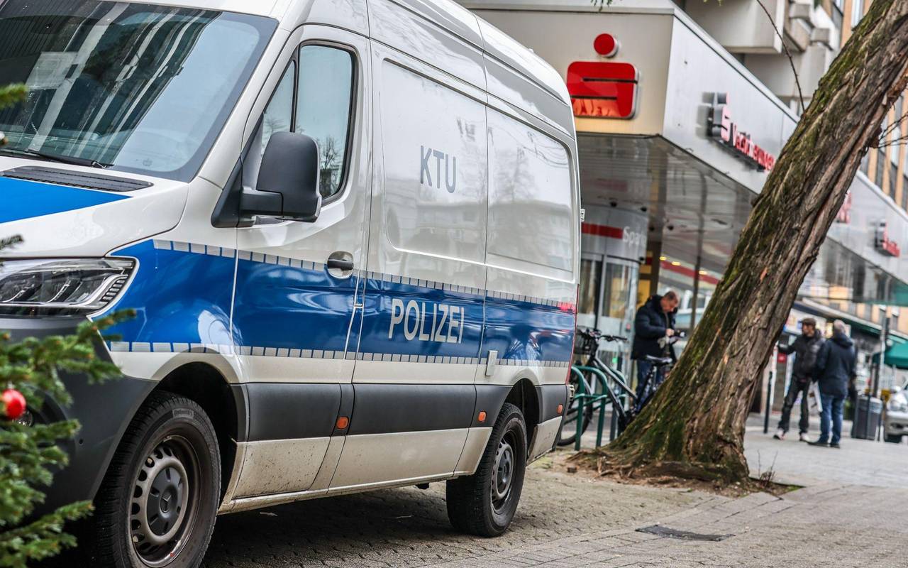 Nach Bankeinbruch - Tresorraum mit Bohrer aufgebrochen