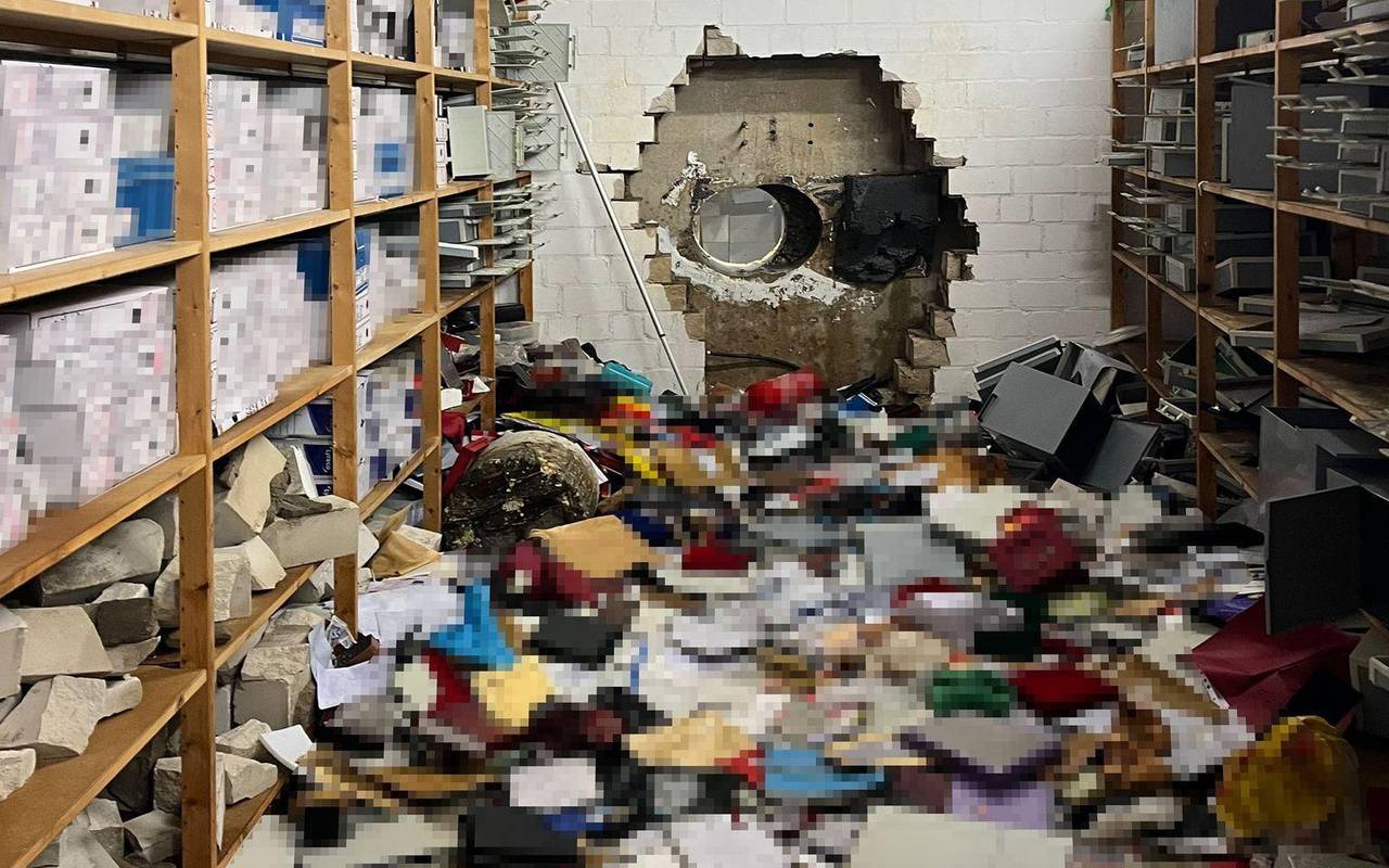 Bankeinbruch - Tresorraum mit Bohrer aufgebrochen