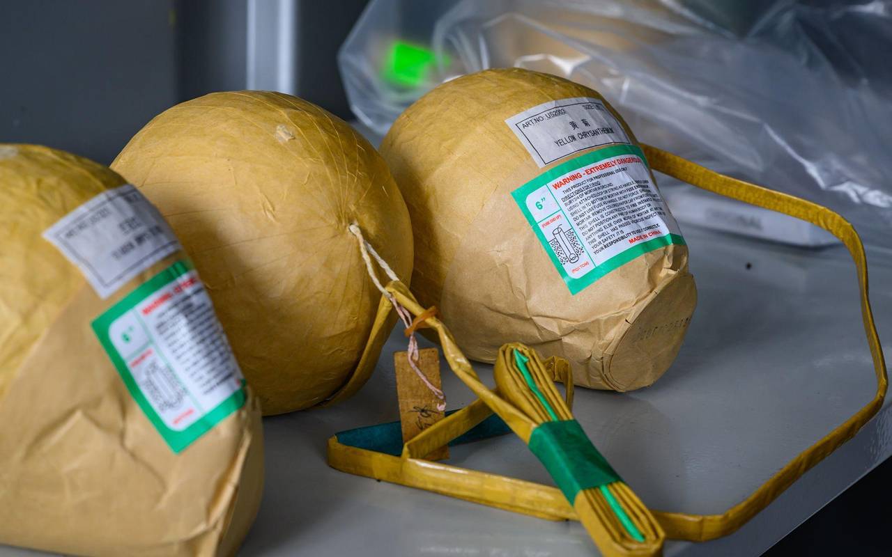 Zoll hat Kugelbomben beschlagnahmt