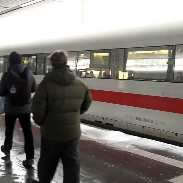 Winterwetter - Sturmtief Elli - Aufenthaltszug in Hannover