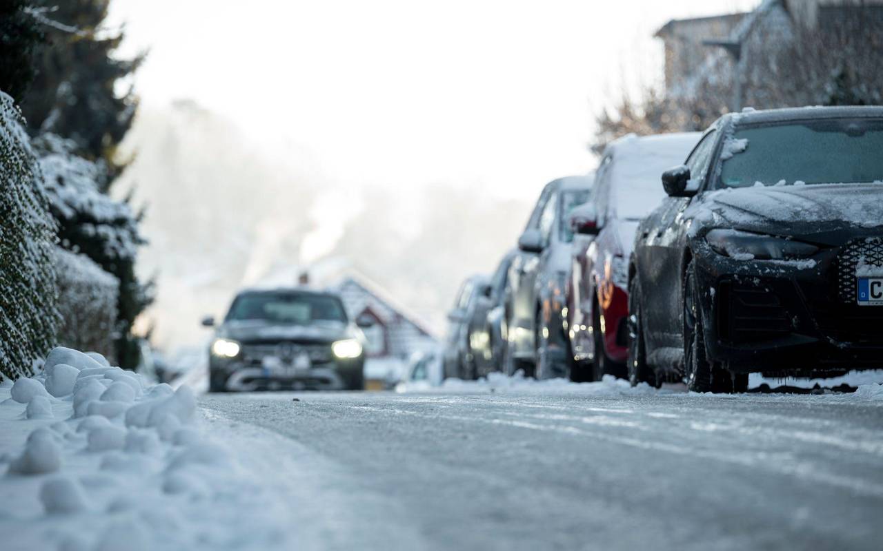 Auf Schnee folgt Eis - Gefahr auf glatten Straßen