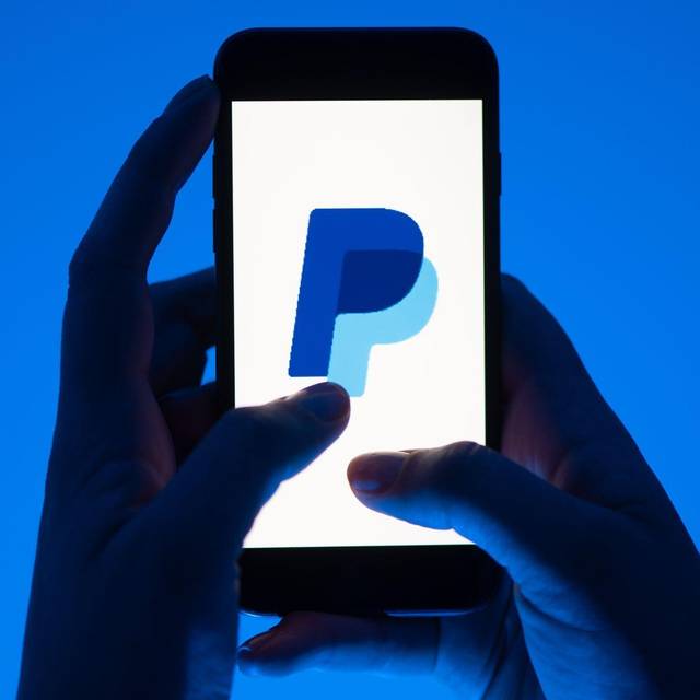Ein Smartphone mit dem Logo von Paypal
