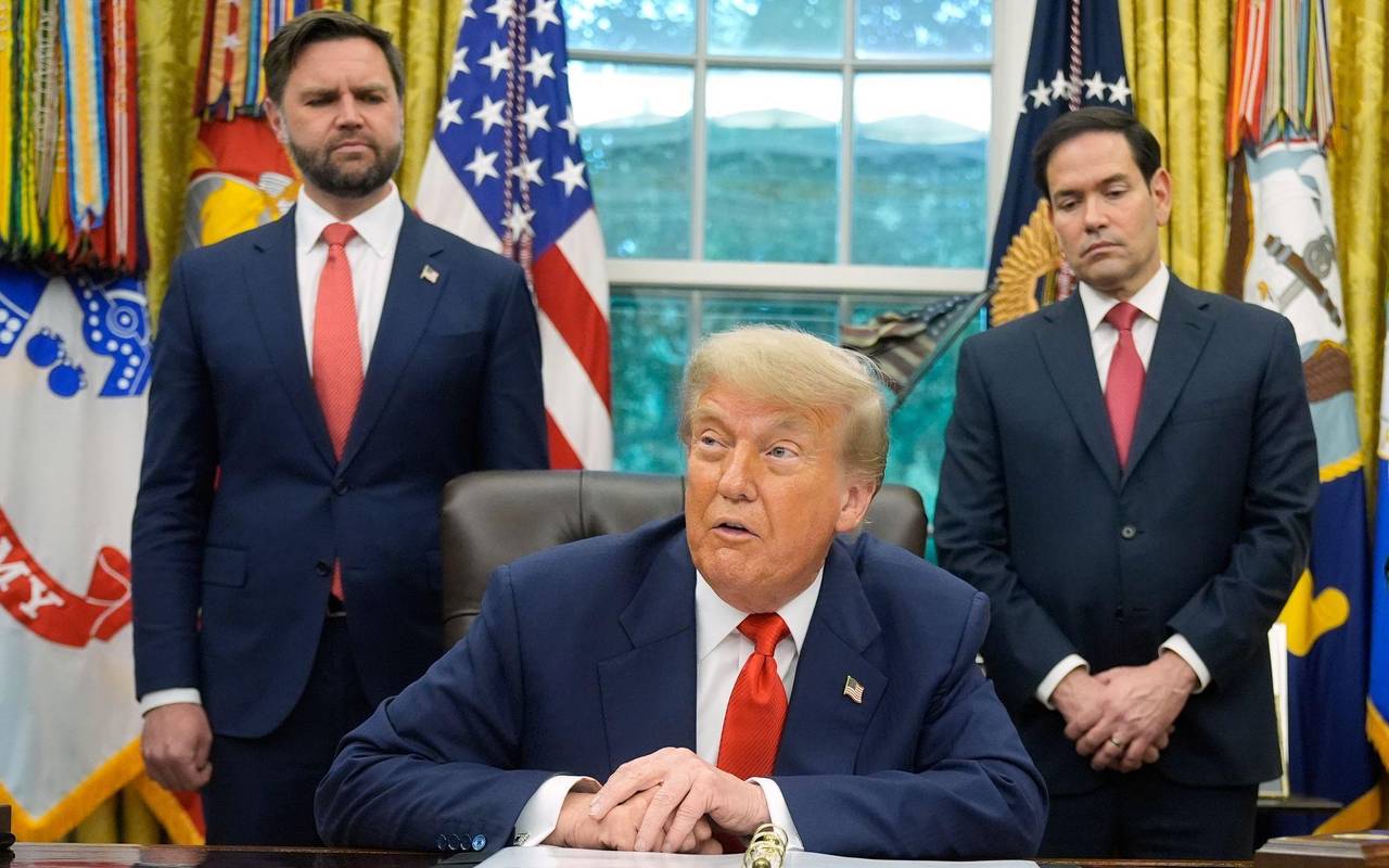 US-Präsident Donald Trump (M) mit JD Vance (l) und Marco Rubio