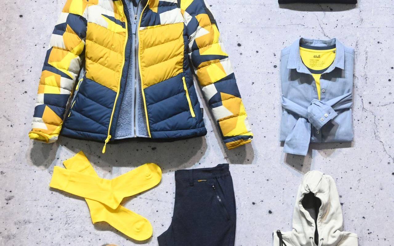 Ausgestellte Bekleidung auf der Sportartikelmesse Ispo