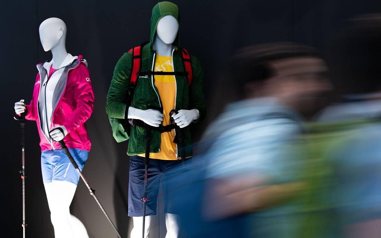 Schaufensterpuppen mit Outdoorkleidung