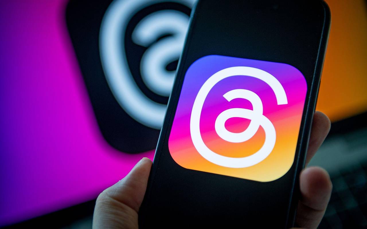 Logo der Meta App Threads auf einem Smartphone