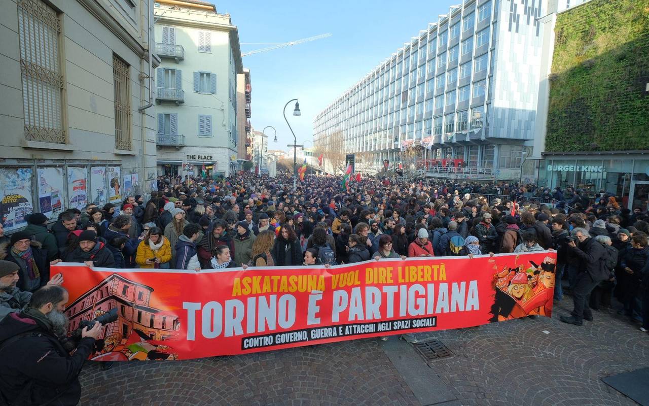 Demonstration gegen Räumung des Turiner Zentrums Askatasuna