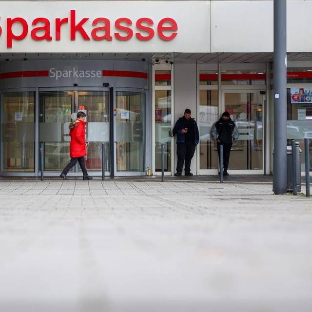 Sparkasse öffnet wieder - Schließfächer weiterhin zu