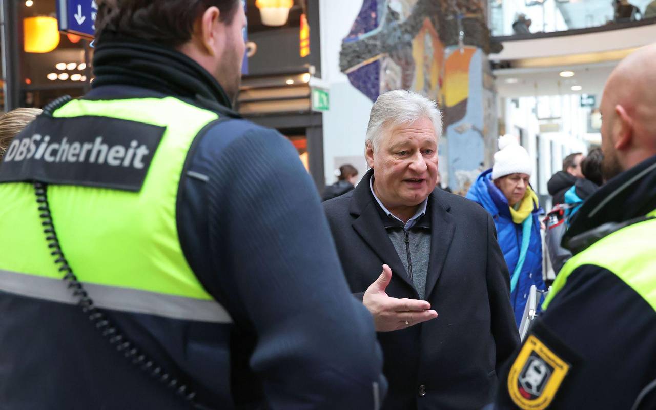 Schweigeminute für getöteten Zugbegleiter