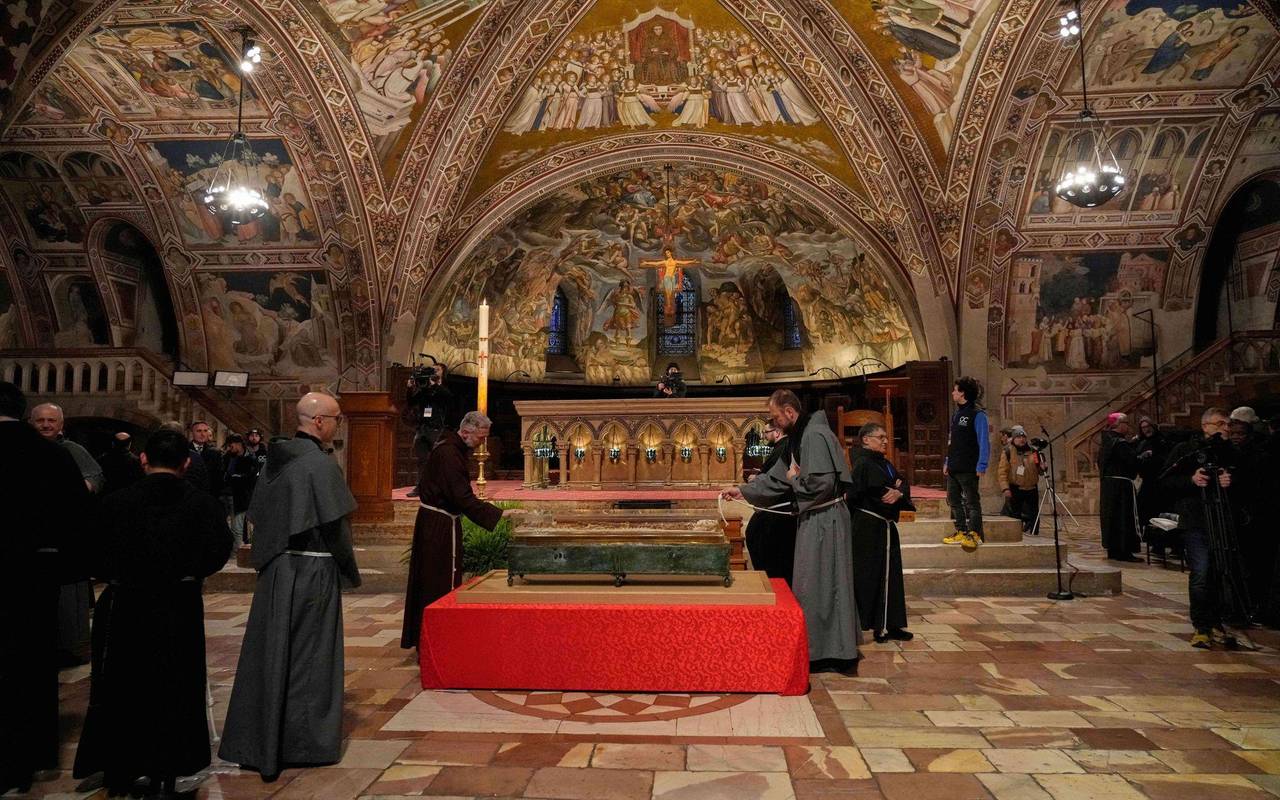 Assisi zeigt erstmals Gebeine des Heiligen Franziskus