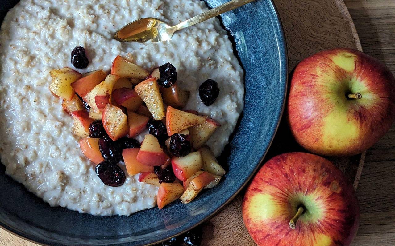 Porridge mit Bratapfel-Topping