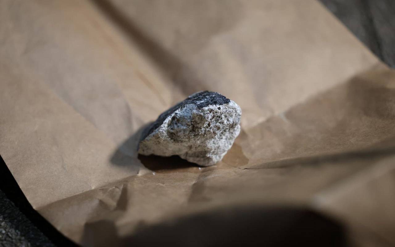 Teile eines Meteoriten beschädigen Häuser