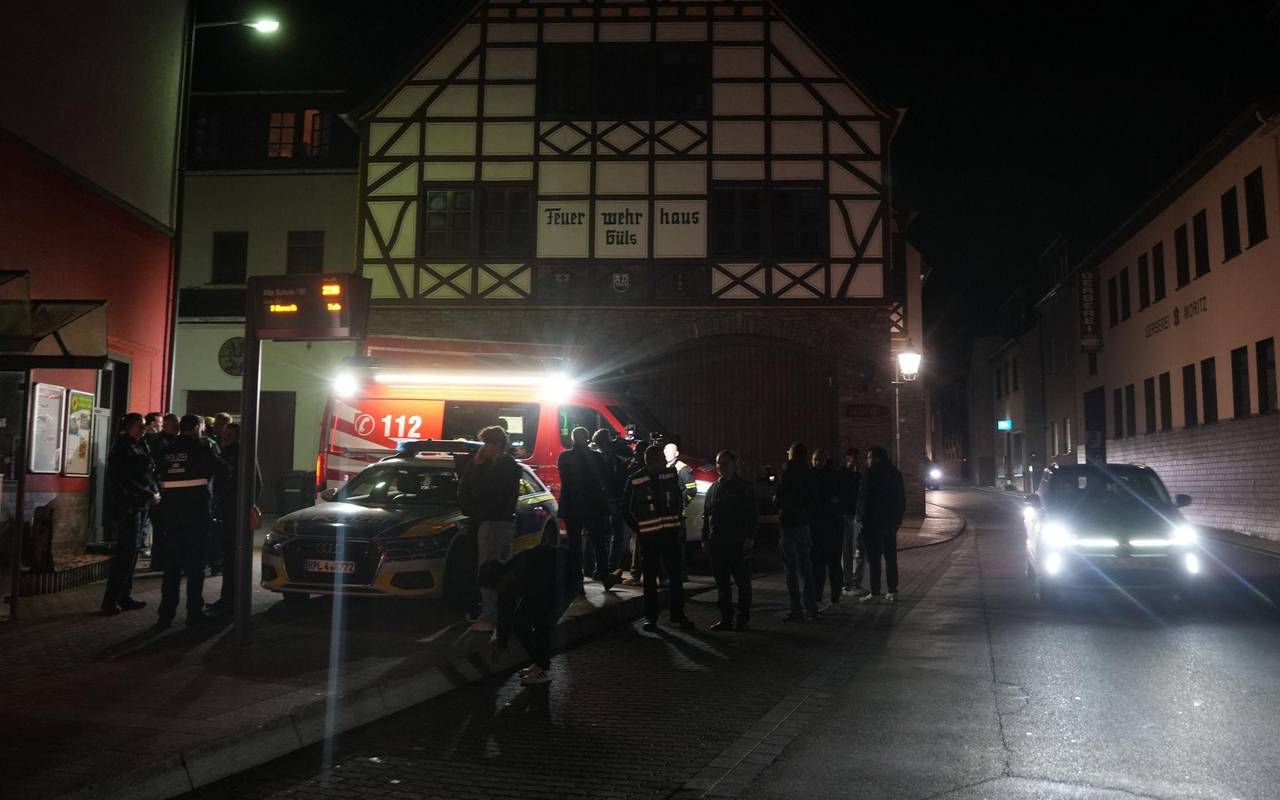 Lichtspektakel - Teile eines Meteoriten beschädigen Häuser