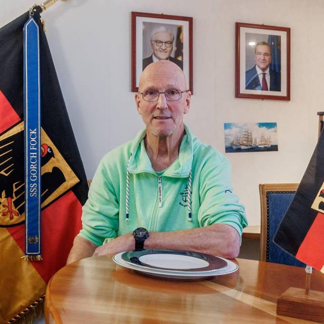 Verabschiedung vom Chef-Stewart der "Gorch Fock"