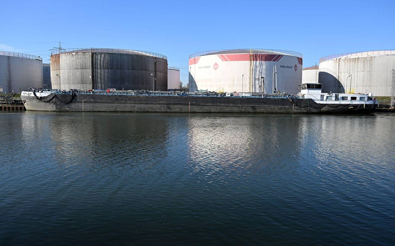 Öltanks am Rhein-Herne-Kanal