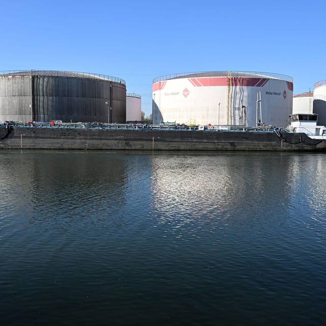 Öltanks am Rhein-Herne-Kanal