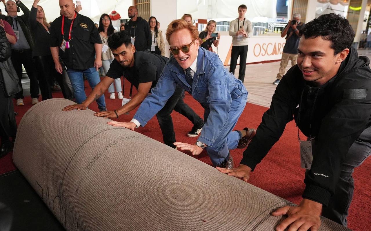 Vor der 98. Oscar-Verleihung - Ausrollen des roten Teppichs