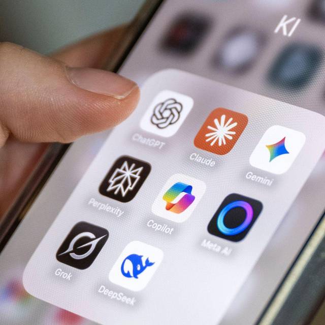 KI-Apps auf einem Smartphone