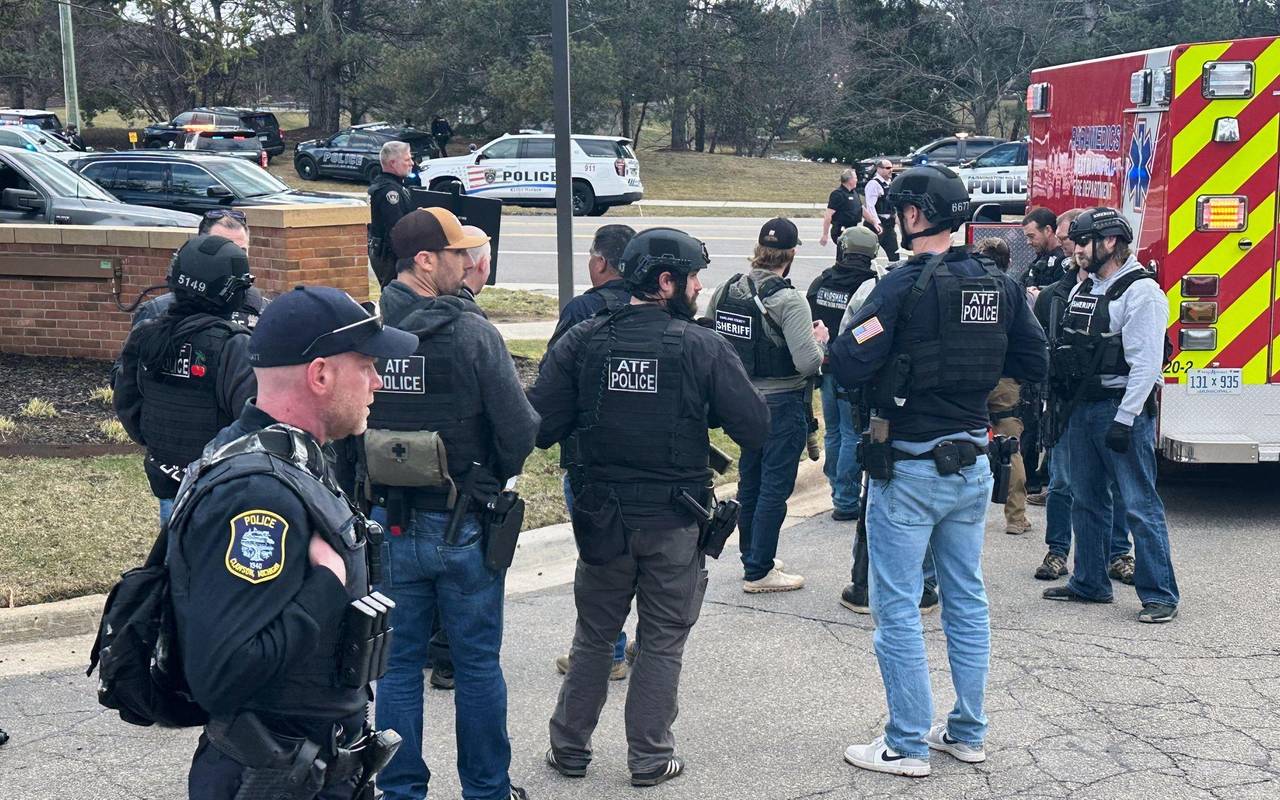 Berichte: Fahrzeug fährt in Synagoge in Michigan