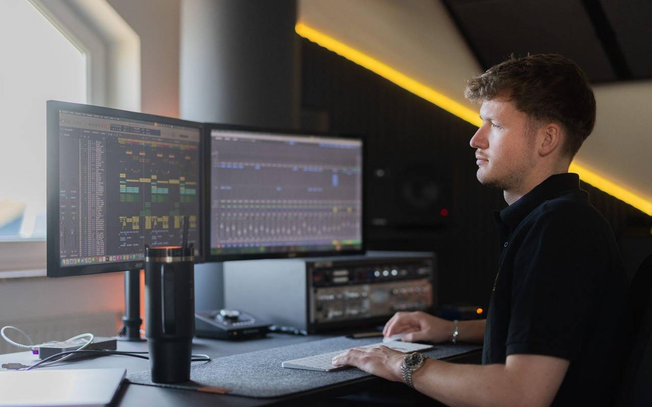 Julian Sommer in seinem Tonstudio