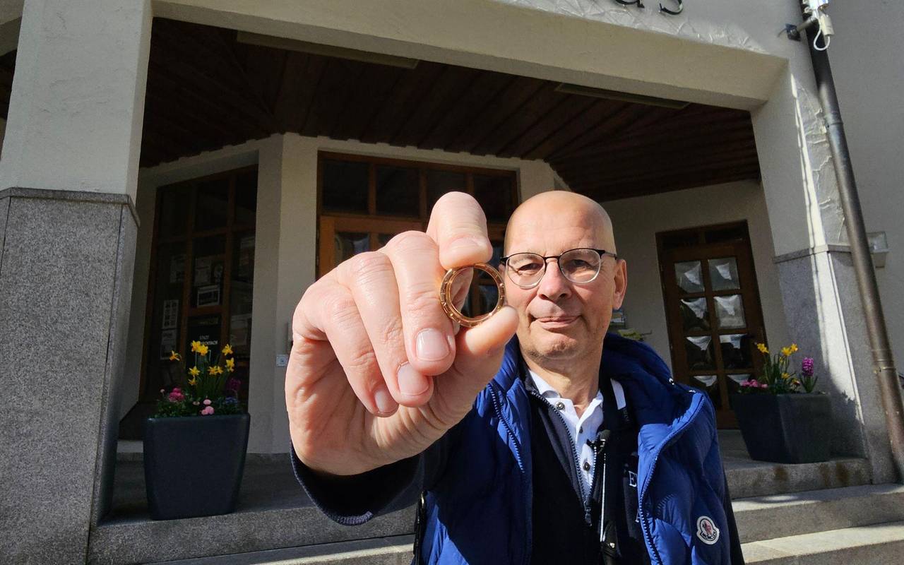 Besitzer aus Berlin holt verlorenen Ehering in Bayern ab