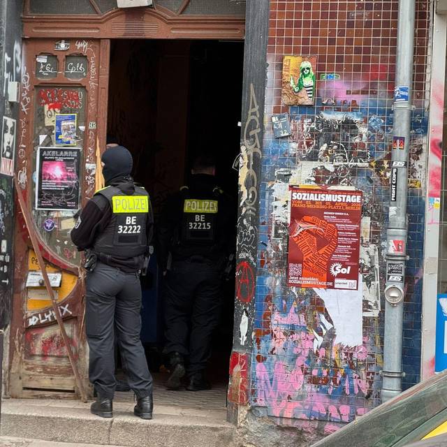 Razzia nach Anschlag auf Strommasten im September in Berlin