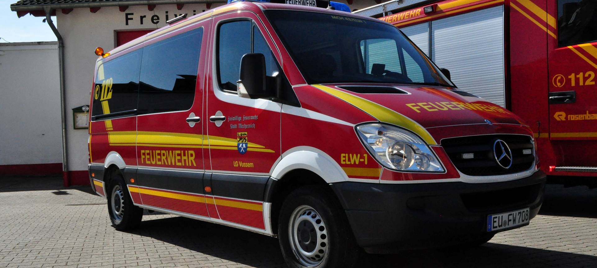 Auto kracht in Vussem gegen eine Hauswand