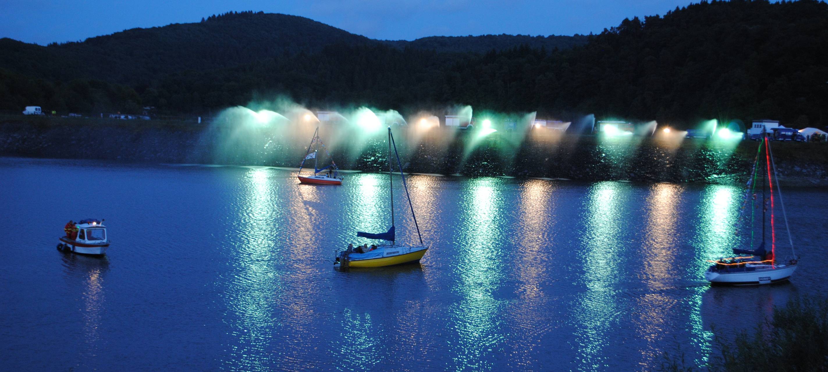 Gekenterte Segler retten sich unverletzt vom Rursee