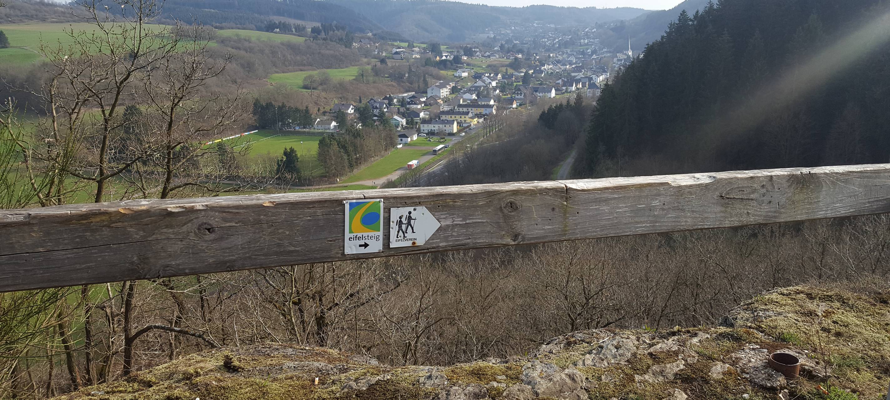 Eifelsteig nach Hangrutsch bei Schleiden-Olef gesperrt