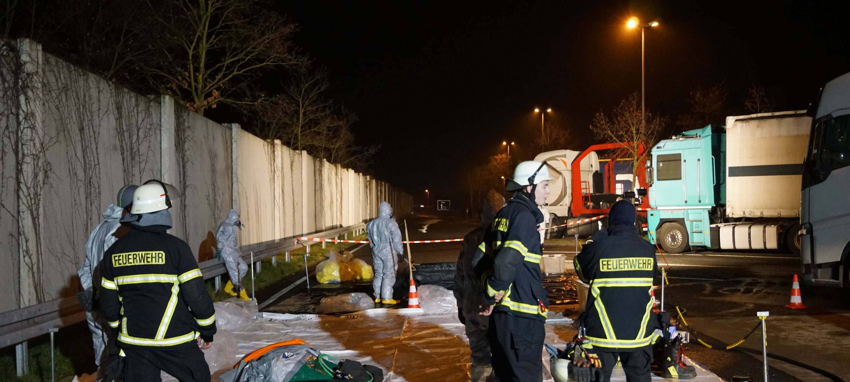 Chemikalie auf Parkplatz "Grüner Winkel" ausgelaufen