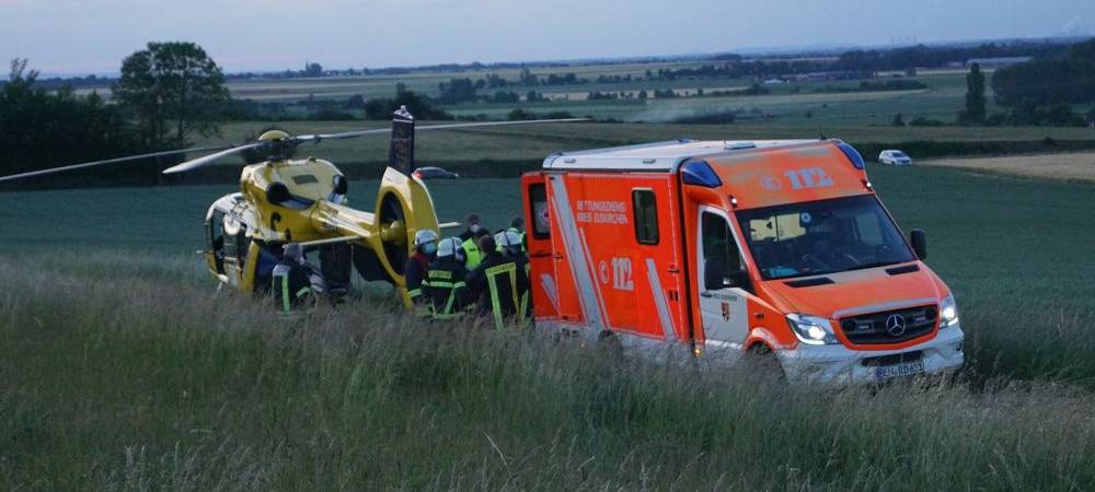 Junger Mann rettet Frau nach Quadunfall
