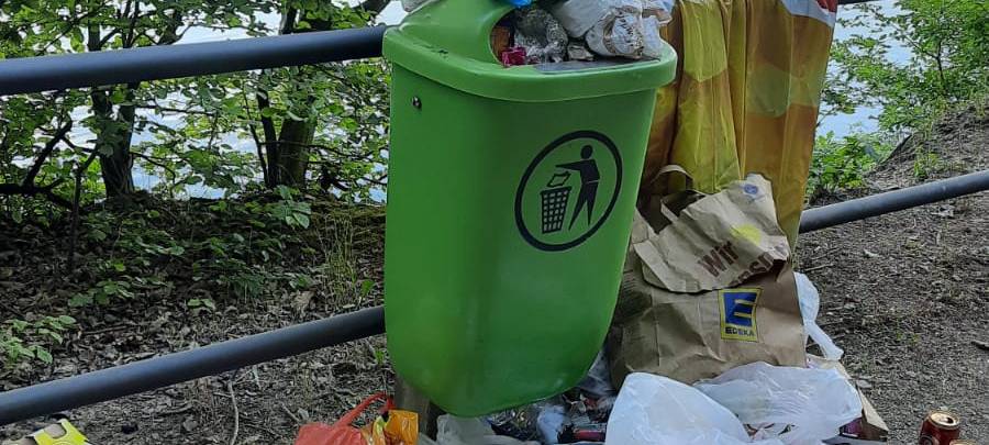 Viel Müll an der Rurtalsperre