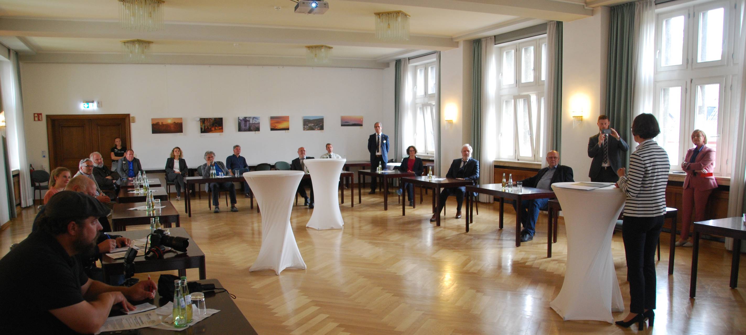 Heimatministerin überreicht Förderbescheide