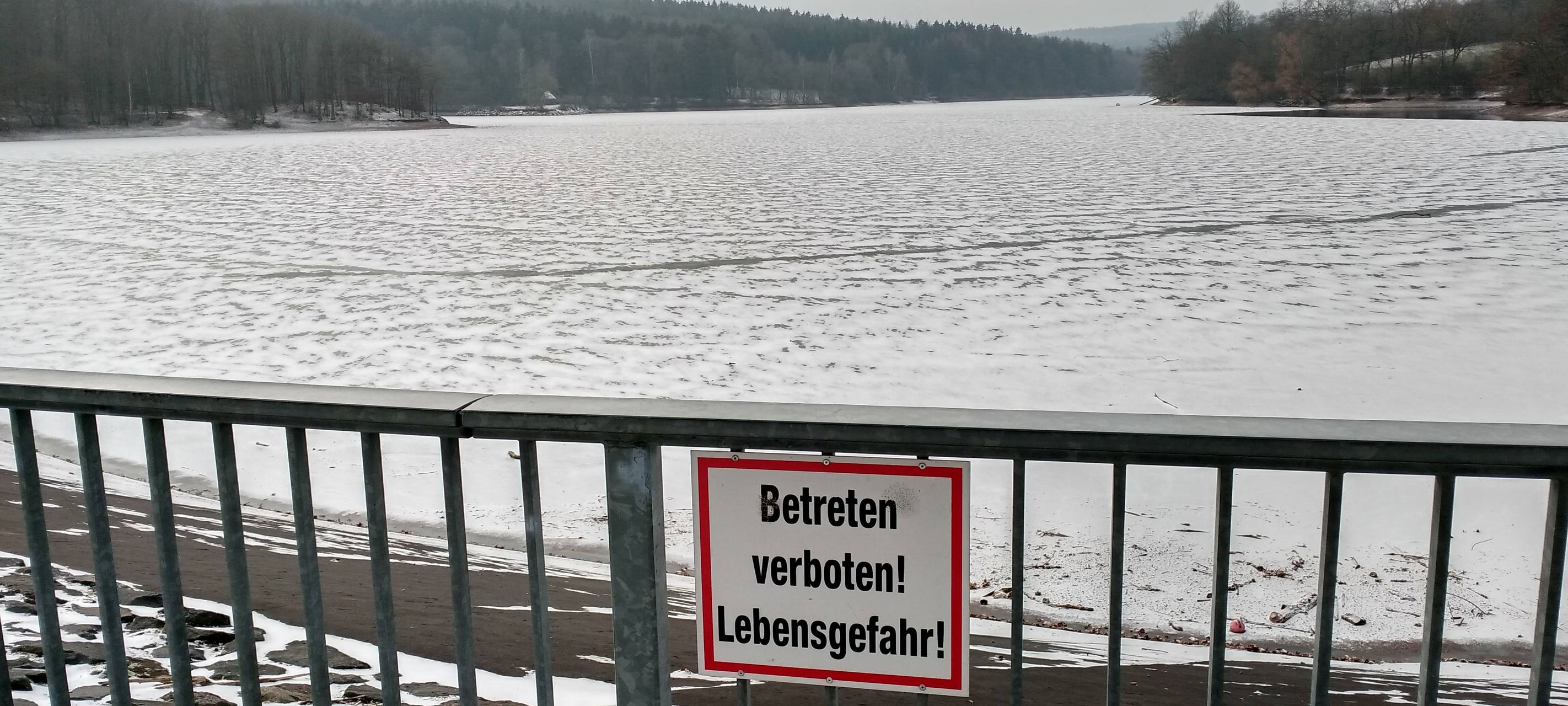 Lebensgefahr auf zugefrorenen Seen