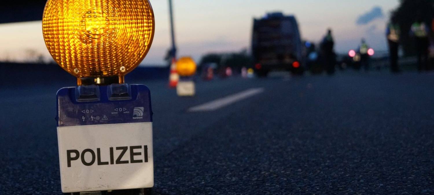 Zwei Verletzte bei Unfall auf der A1 bei Weilerswist