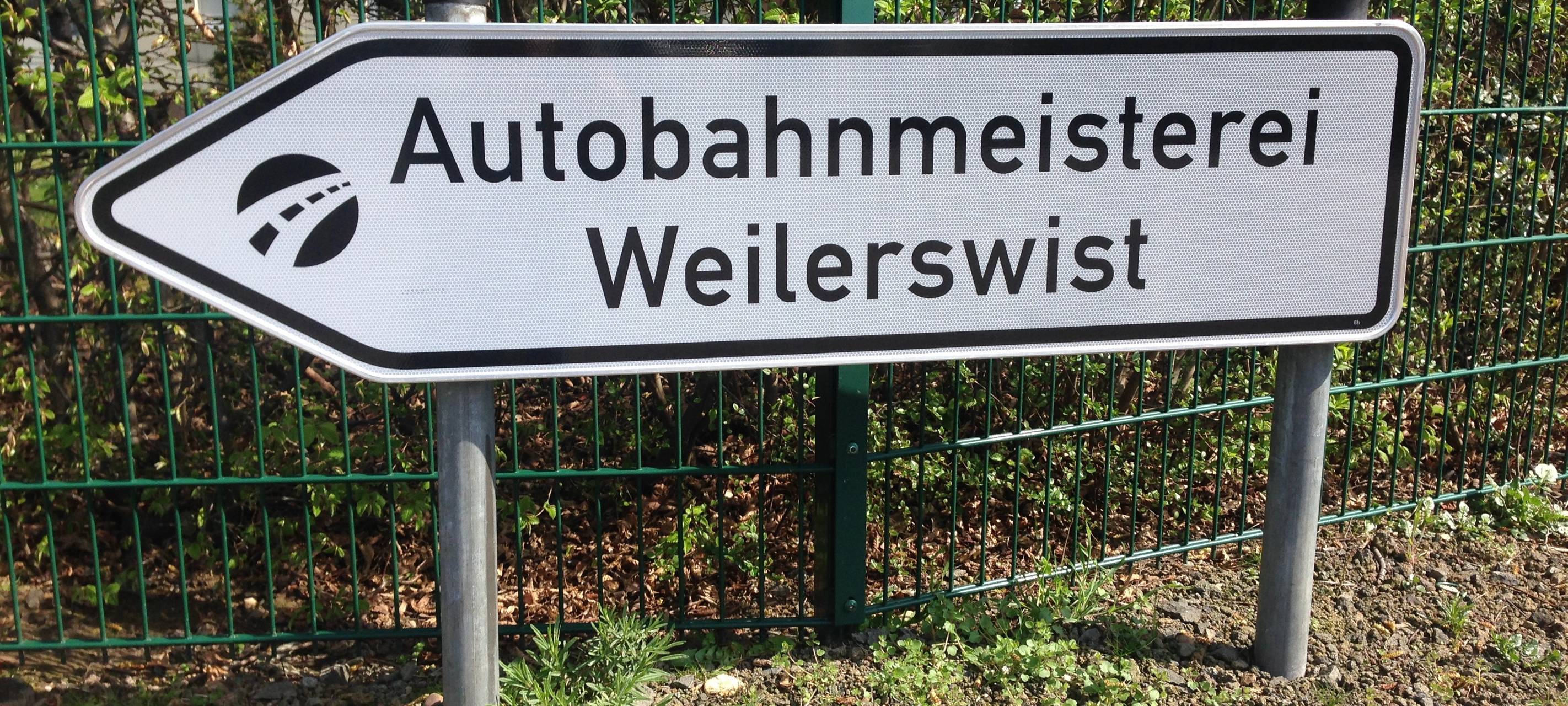 LKW stoßen auf A61 bei Weilerswist zusammen