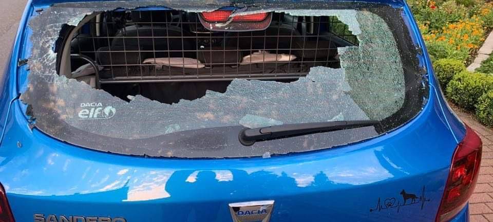 Weitere Golfball-Attacken auf Autoscheiben