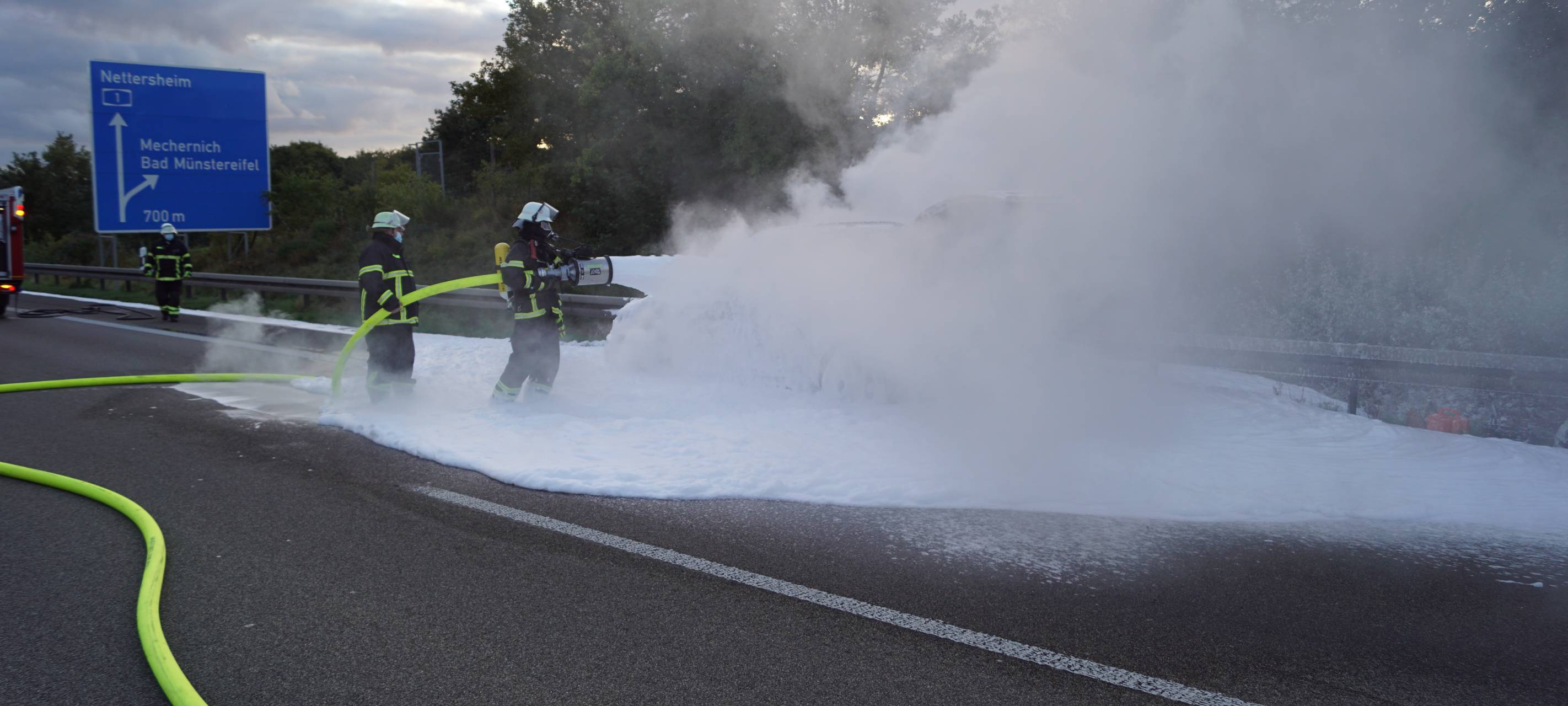 Stau auf A1 nach Auto-Brand