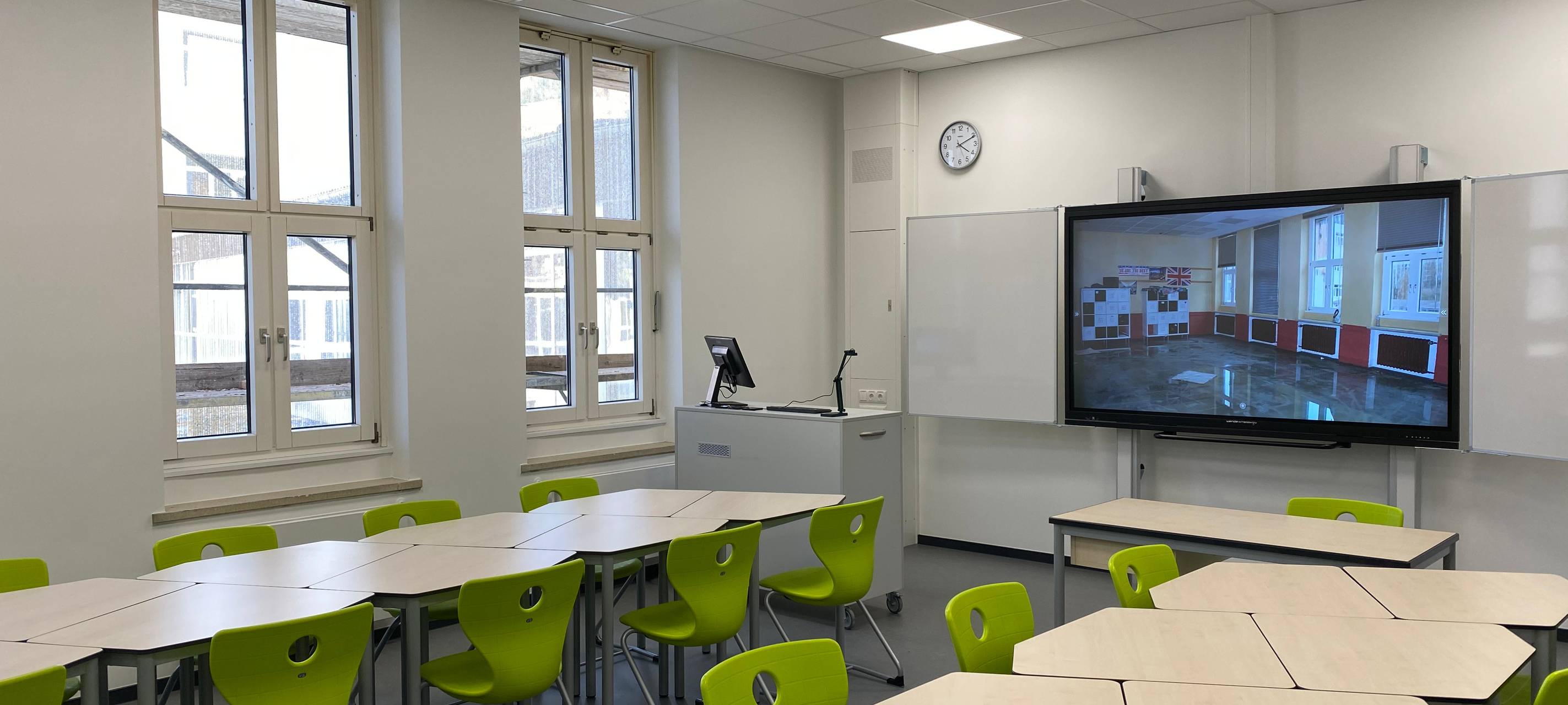 Nach dem Feuer: Schleidener Gymnasium eröffnet Neubau